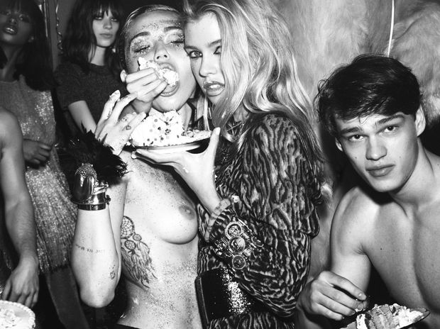 Toiles at party