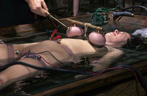 discovernaughty:Who says water and electricity don’t mix?