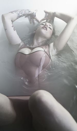 Hot latex babe with amazing tatoos on body love to be sexy