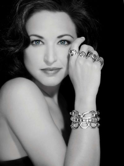 Natasha ST. PiER (II) - Vous avez-dit; ''Belle'' ? Je dis: ''Magnifique'', ''Superbe'' et/ou ''Sublime'' !