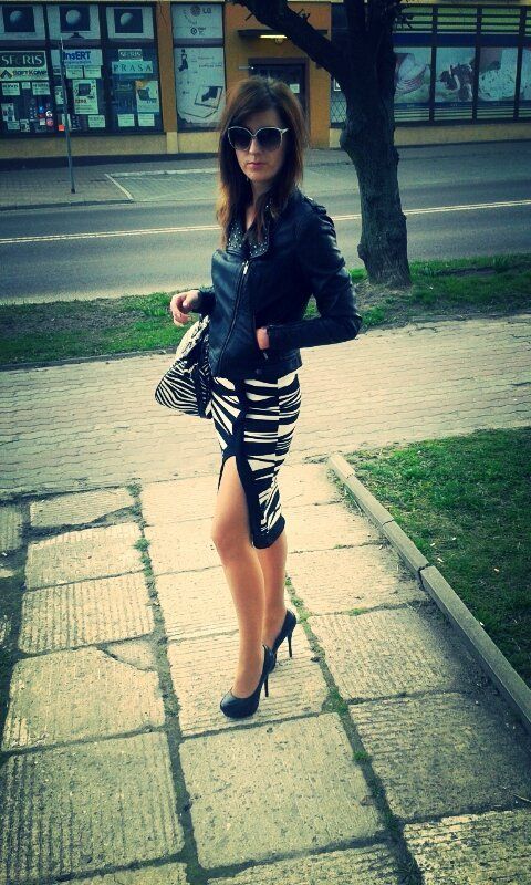 Leggy brunette chick posing on the street