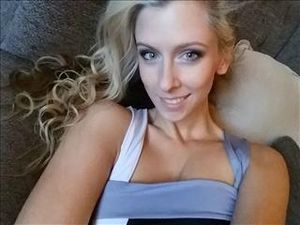 Pure SinnlichkeitAlter: 33, Haarfarbe: Blond, Figur: SchlankHobbys: Tanzen, Modeln, Singen und ganz viel Sex!Was mache ich vor der Cam?Chatten / Flirten,Dirty-Talk,Dessous,Lack / Leder,Striptease,Close-Ups,Toys,Selbstbefriedigung,NS Continue reading &