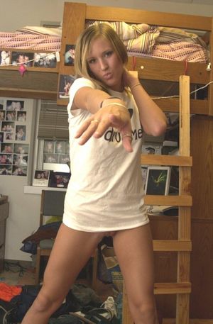 Hot Bare Bottom Blonde In T-shirt Pic