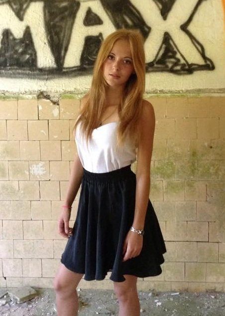 Redhead chick posing outdoors somewhere