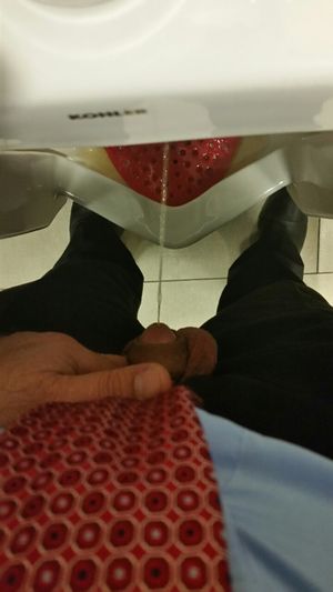 secretsandliesandtaboos: Me peeing at work just now. Sometimes...