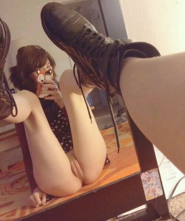 teen boots selfie