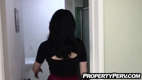 Realtor tries to rent porn studio fucks client on camera