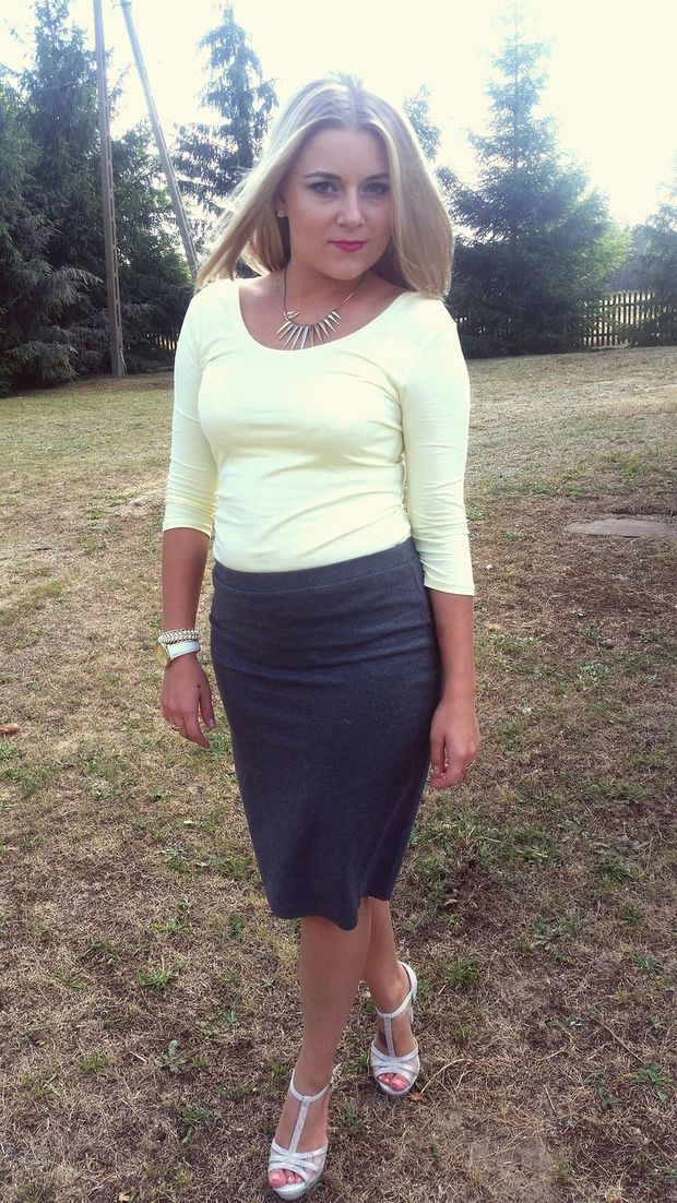 Curvy blonde posing outdoors
