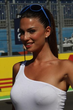 hottest grid girl if ever seen - WHO???
