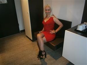 Gib mir Anweisung was du sehen möchtest-Alter: 31, Haarfarbe: Blond, Figur: SchlankHobbys: Ich habe drei Hobbys Sex, Sex und nochmals Sex Triff mich live und in der Cam. Schau in meine PrivateShop Filme was ich mit Usern beim Realtreffen alle... Cont