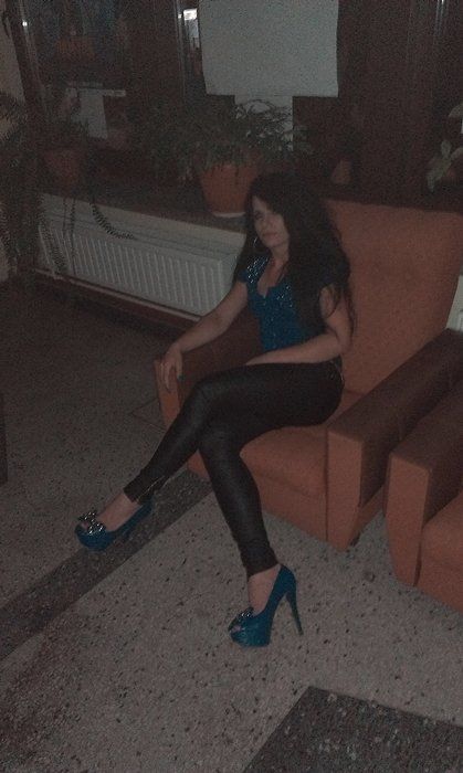 Wasted party chick before agreed to fuck with two horny guys