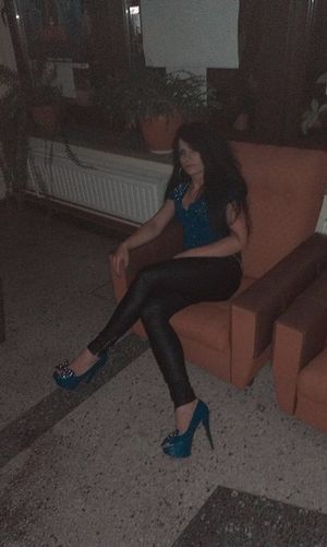 Wasted party chick before agreed to fuck with two horny guys