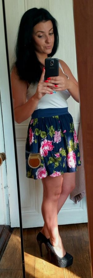 Natural dark hair chick selfie before going out