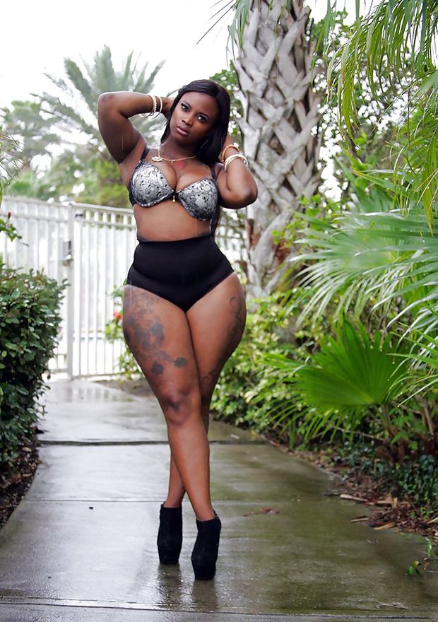 Phat ass Ebony Camgirl - theparadiseofsex.com