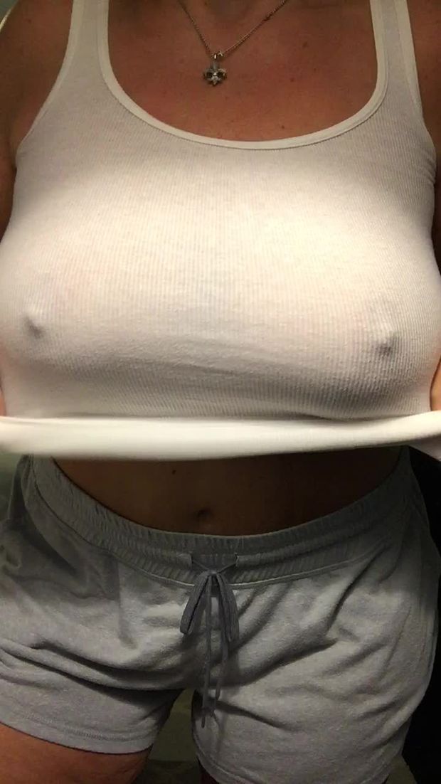 a little GIF for my boob guys