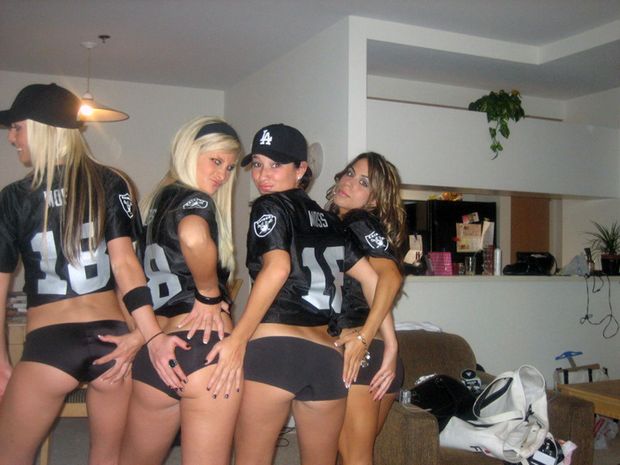 Cheerleaders [via /r/fuckyeahcollegesluts]