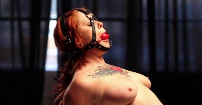 Misti Dawn is one of those nerdy geek girls popping up everywhere, crossing over between comix/scifi fans and hardcore porn. She has it all.