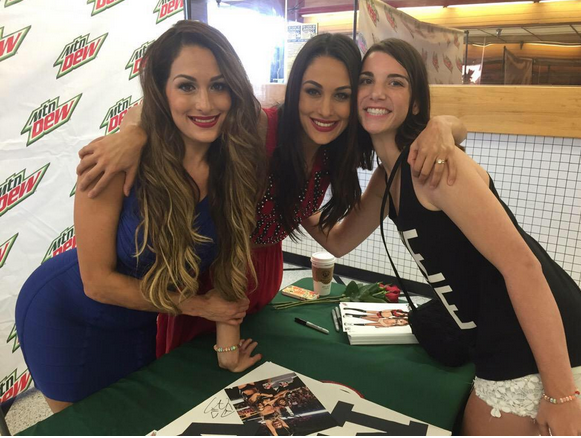 Nikki Bella Huge Ass In Dress!