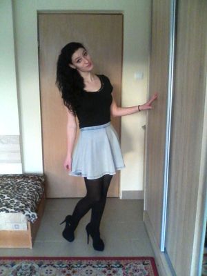 One more cute chick posing for before going out pic