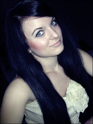 Pretty face brunette