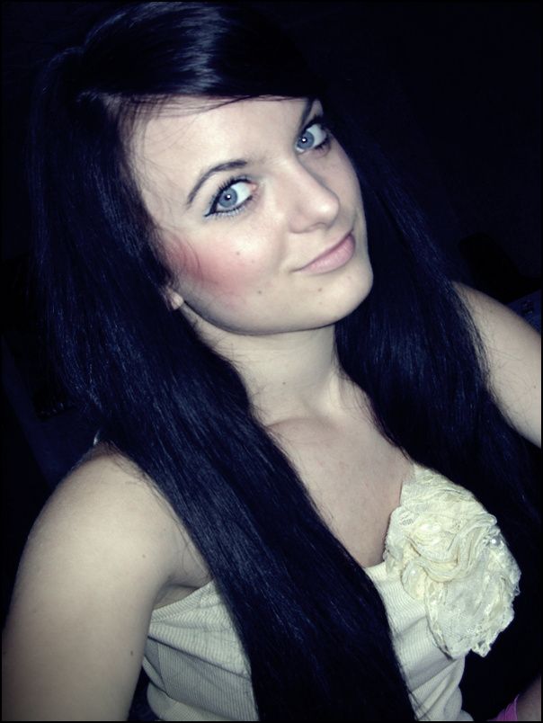 Pretty face brunette