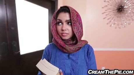 Cute Middle Eastern chick gets creampie from American