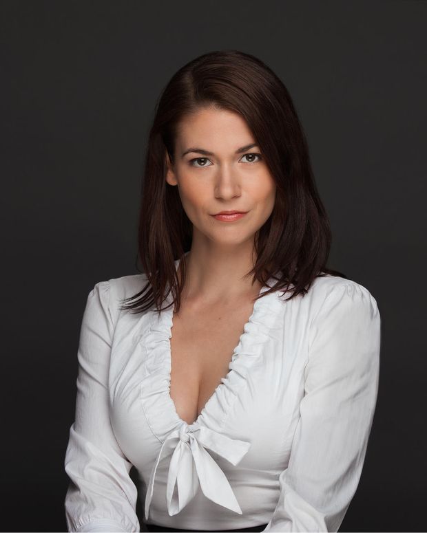 Kristina SANDEV - Quel homme ne trouverait PAS cette jeune femme ab-so-lu-ment MAGNiFiQUE ?