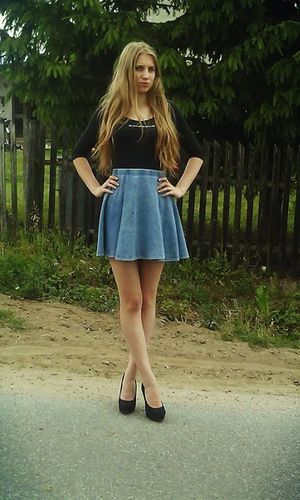 One more country hitchhiker girl