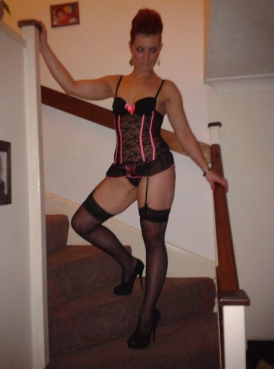 Hotwife ready for houseparty
