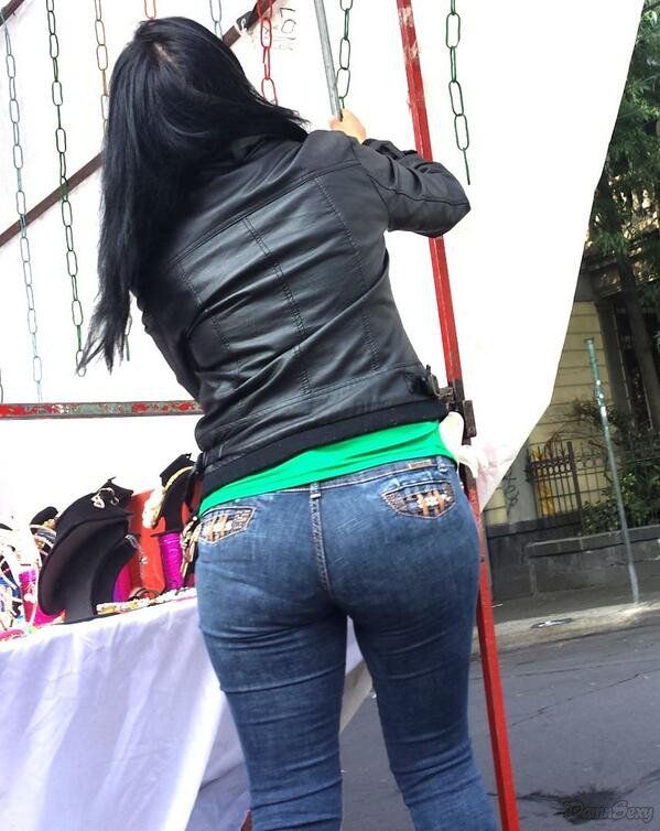 she got tanga under