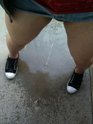 best-pee-blog: I love skirt wetting!
