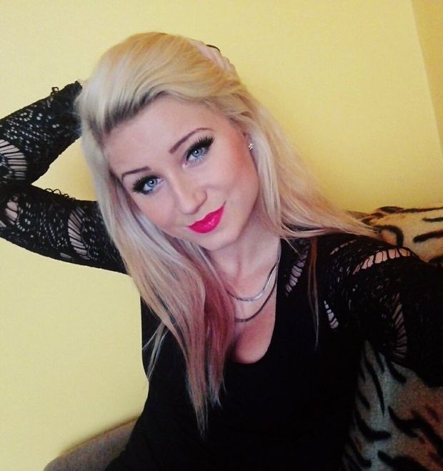 Blonde bimbo face
