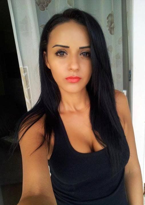 Tanned bimbo face selfie