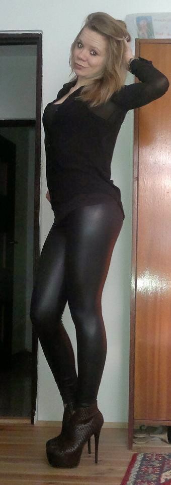 Blonde bimbo in latex leggings
