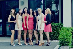 Hot chicks before party