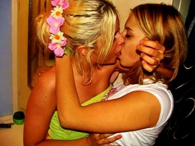 hot lesbian kiss self pic