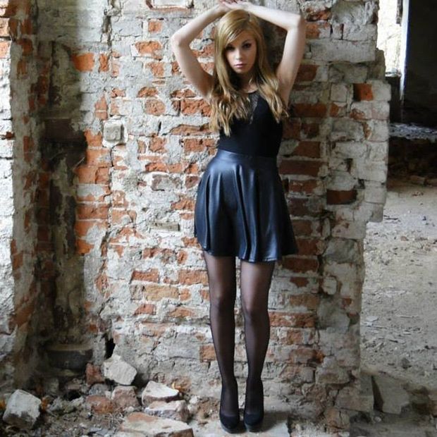 Nice young blonde hottie in mini leather skirt posing somewhere