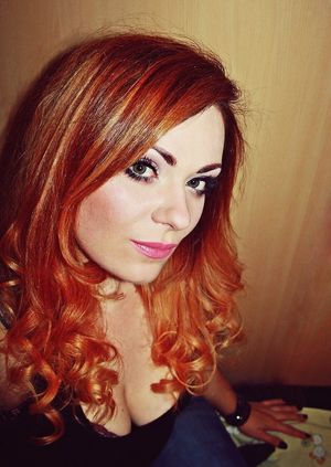 Nice face of a sexy redhead chick