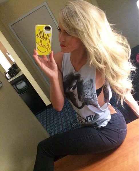 Re: Sexy Summer Rae Booty!