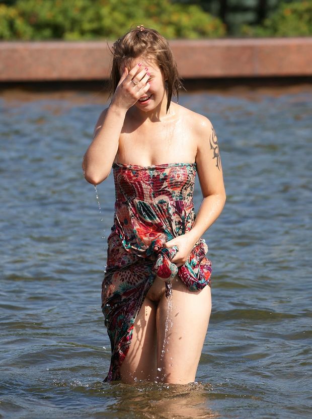 upskirt pussy public