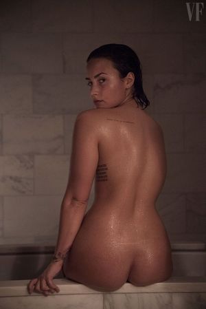 Demi Lovato's Hot Wet Nude Ass!