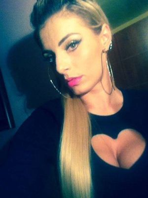 Blonde bimbo boobs aka face