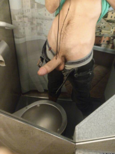 bigpenisboys.tumblr.com