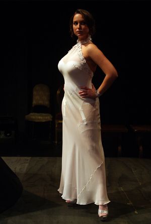 Milana Vayntrub the young girl on the phone spot