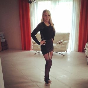Blonde bimbo before party