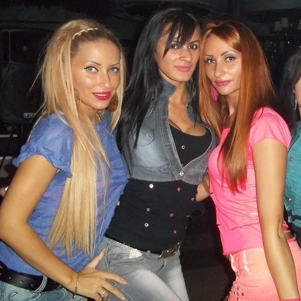 Bimbos crew, red, black and blonde