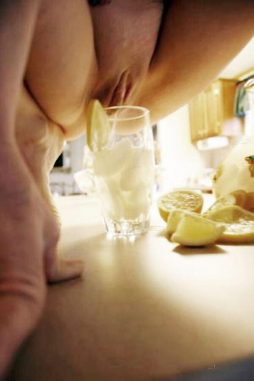 pisstina:

When life gives you lemons…