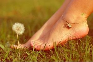 Les Petits petons sur l'herbe