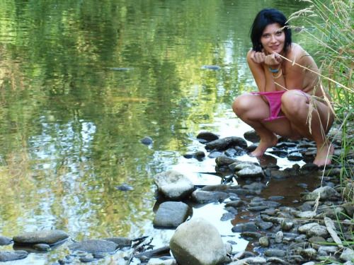 jsgirlspissing:

Girls Peeing / Piss Fetish Blog JSGirlsPissing