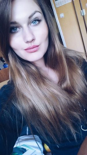 Very nice face of a dark blonde chick